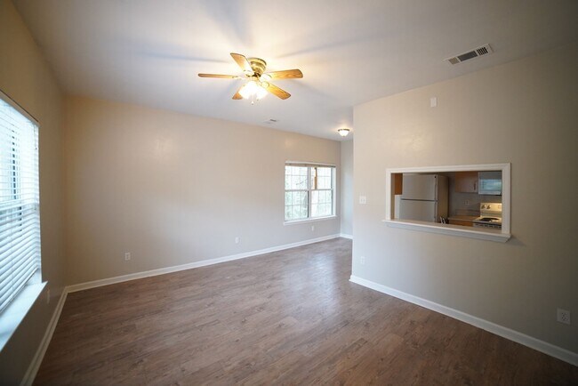 Building Photo - Spacious 3 bed 3 bath condo in Hartsfield ...