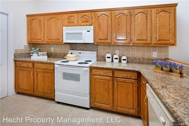 Building Photo - 3 br, 2 bath House - 3861 Azalea Trail