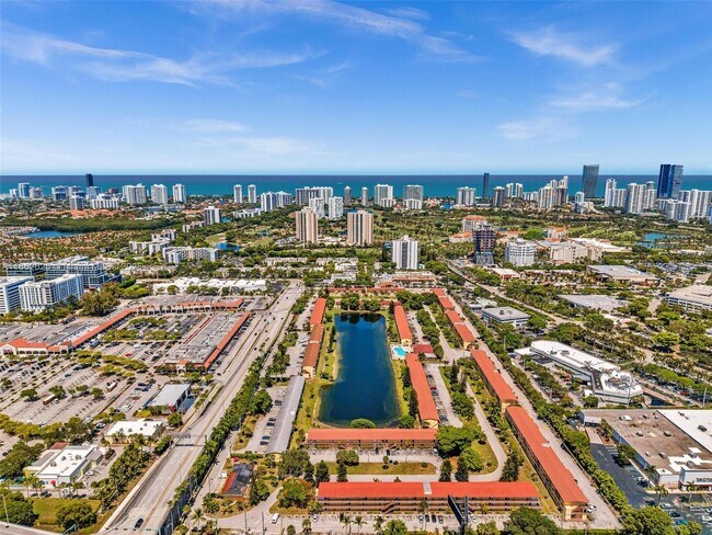 Foto del edificio - 2940 NE 203rd St