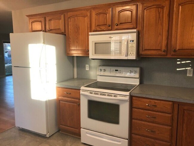 Foto del edificio - Adorable 3 Bed | 1 Bath + Bonus Room in Mayfair Heights - ALL Appliances Included
