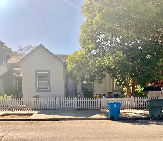 Foto principal - Charming 3 bedroom 2 bath for Rent!