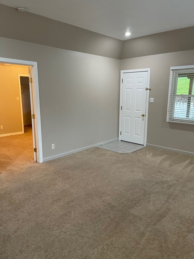 lr - 21744 Almaden Rd