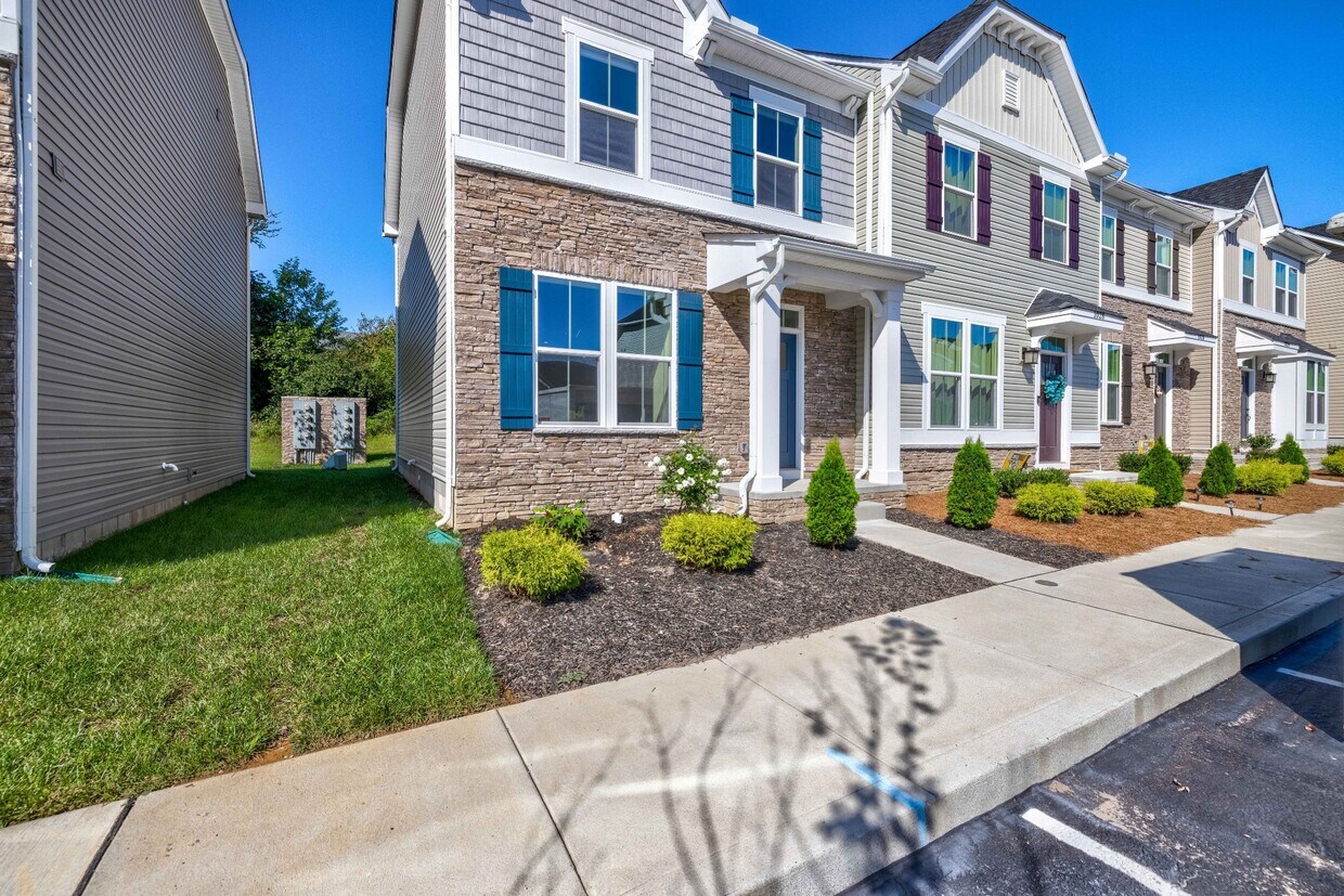 4316 Summercrest Blvd, Antioch, TN 37013 Townhouse for Rent in