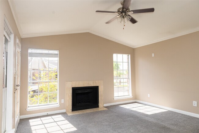 Building Photo - 8110 Creekbend Dr