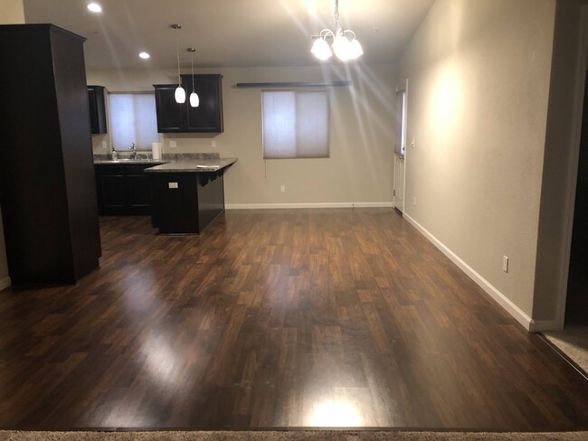 Foto del edificio - 3245 Bridgewater Ct