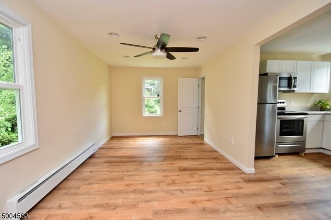 Foto del edificio - 5528 Berkshire Valley Rd
