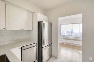 Building Photo - 3555 Chem. de la Côte-des-Neiges