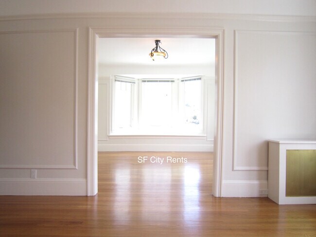 Foto del edificio - Marina: Renovated Corner Condo w/ Formal D...