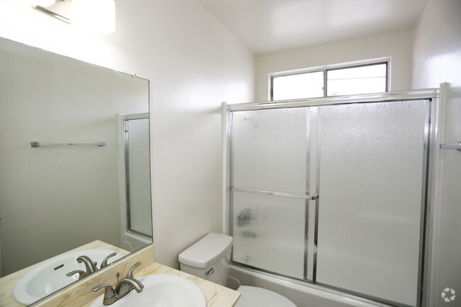 2BR, 2BA-Bathroom - 3748 Midvale Ave