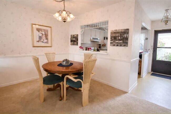 Foto del edificio - 1428 Arrowhead Cir W