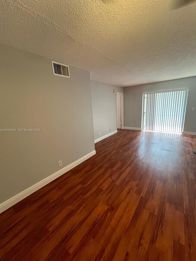 Building Photo - 21906 Lake Forest Cir