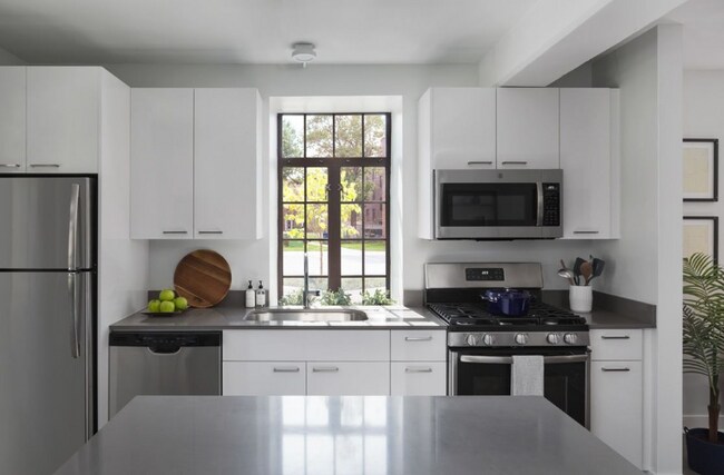 Foto del edificio - 1998 W Diversey Pkwy