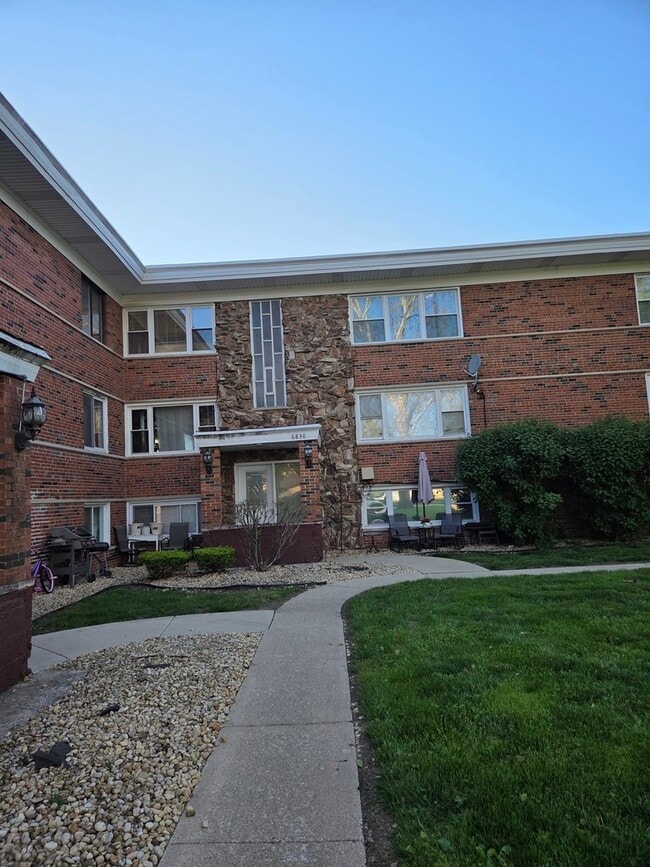 Building Photo - 6830 W Lode Dr