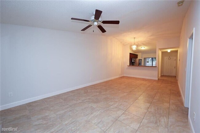 Building Photo - 2 br, 2 bath House - 10127 Boca Bnd E # B2