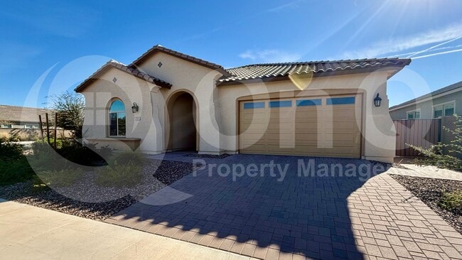Building Photo - 2961 Santa Fe Dr