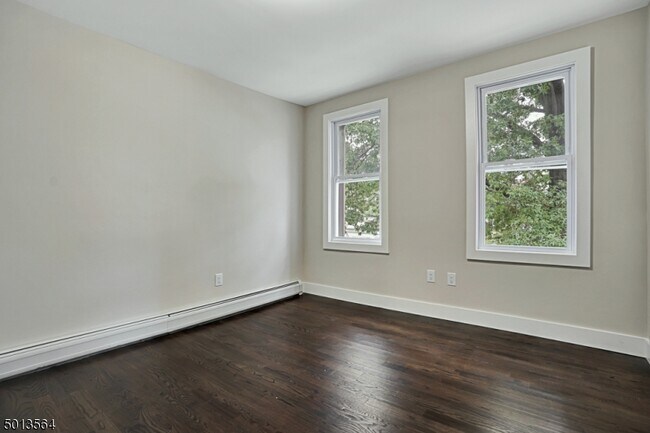 Building Photo - 11 Salter Pl