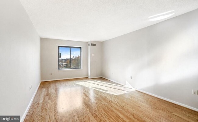 Building Photo - 2111 Wisconsin Ave NW