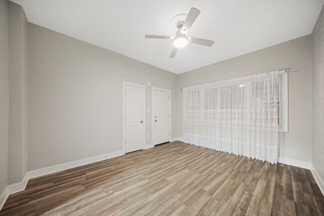 Building Photo - 4810 S Hermitage Ave