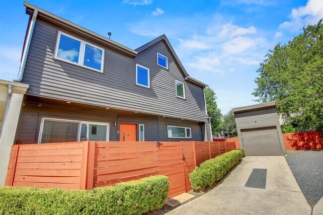 Building Photo - 2502 Southland Dr