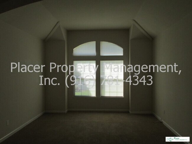 Building Photo - 6911 Fallsbrook Ct