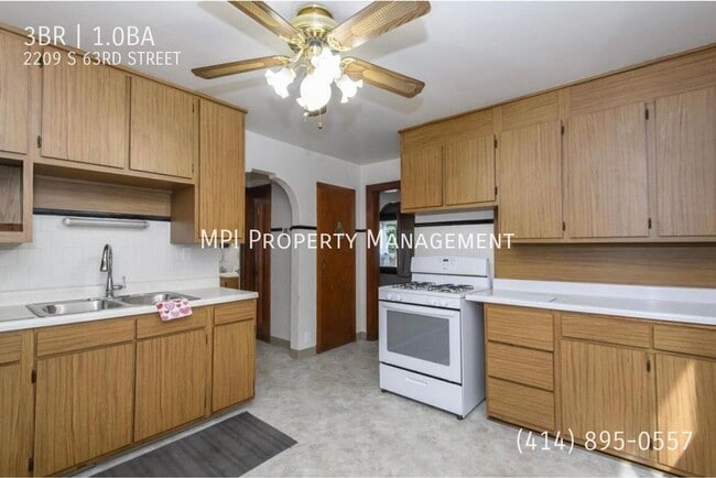 Building Photo - 2209 S 63rd St