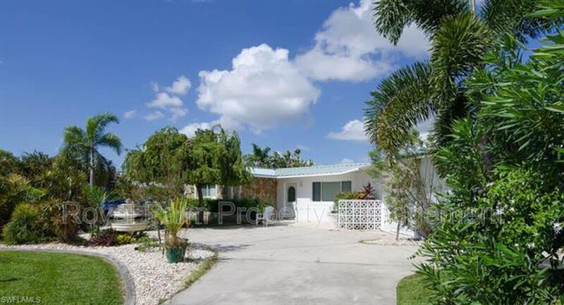 Primary Photo - 320 E North Shore Dr