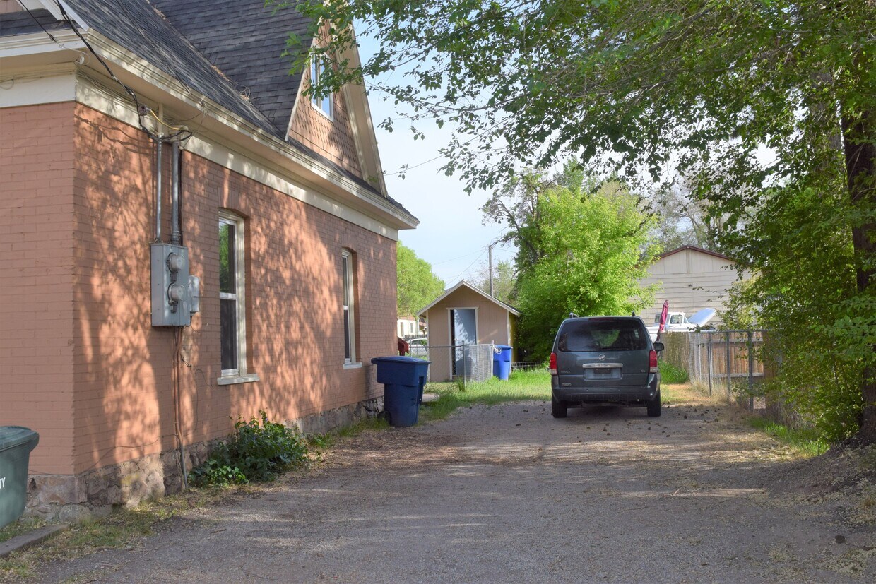 Parking area - 141 2nd St