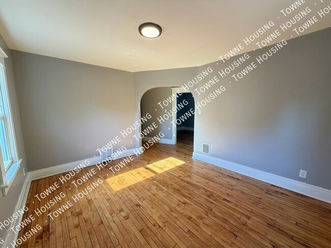 Building Photo - 37 Holmes St