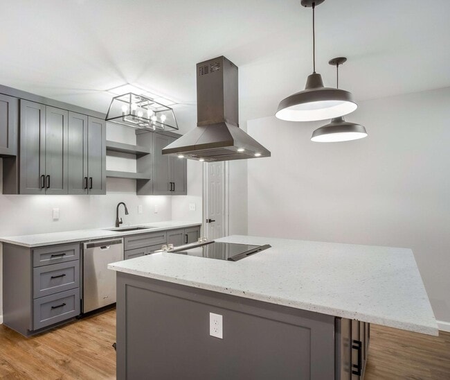 Building Photo - Sleekly updated Richardson home with shady backyard & patio