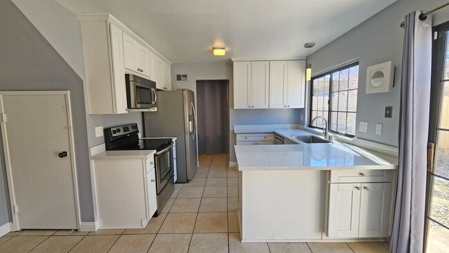 Building Photo - 422 Florin Rd