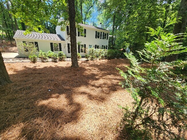 Foto del edificio - 4008 Rock Mill Dr