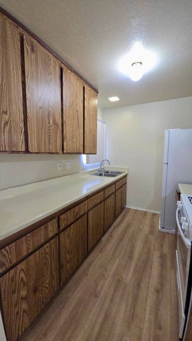 Foto del edificio - 5906 Challen Ave