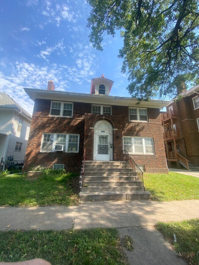 Building Photo - Massive 4 Bedroom, 2 Bath Brick Home