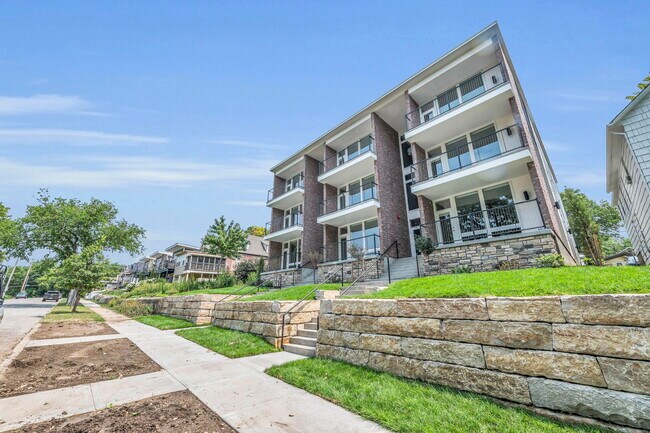 Foto del edificio - 3933 Kenwood Ave