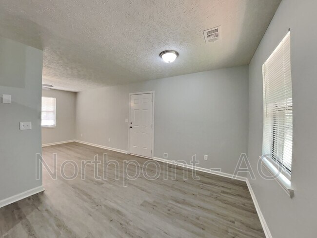 Building Photo - 845 Laney Rd