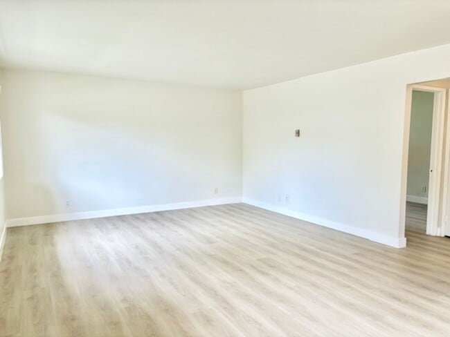 Foto del edificio - Port Hueneme | 2 Bed + 1 Bath | Newly Reno...