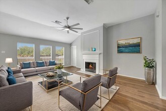 Building Photo - 3915 Summerfield Dr