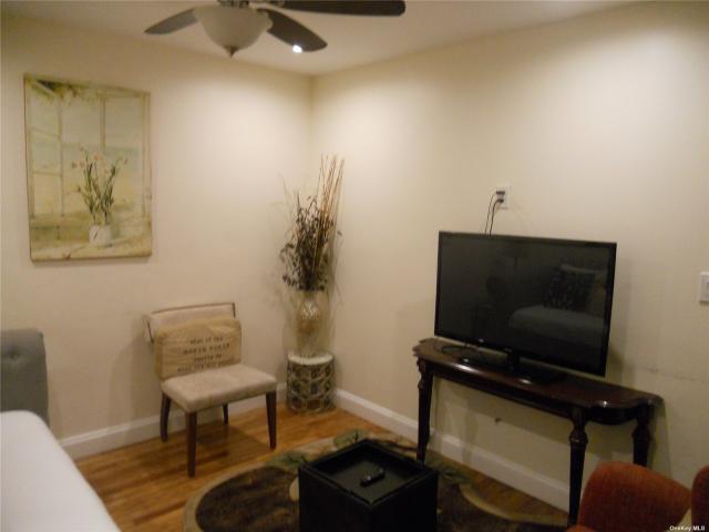 Foto del edificio - 3 bedroom in Canarsie NY 11236