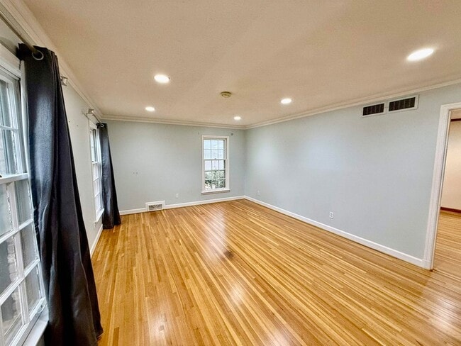 Photo - 1881 Akerswood Cove House