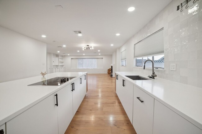 Building Photo - 1700 Bracken Ave