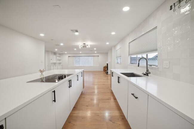 Foto del edificio - 1700 Bracken Ave