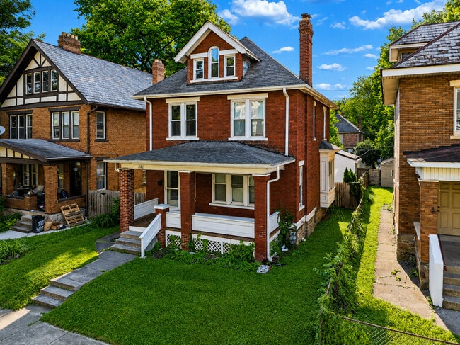 Building Photo - 382 Morrison Ave