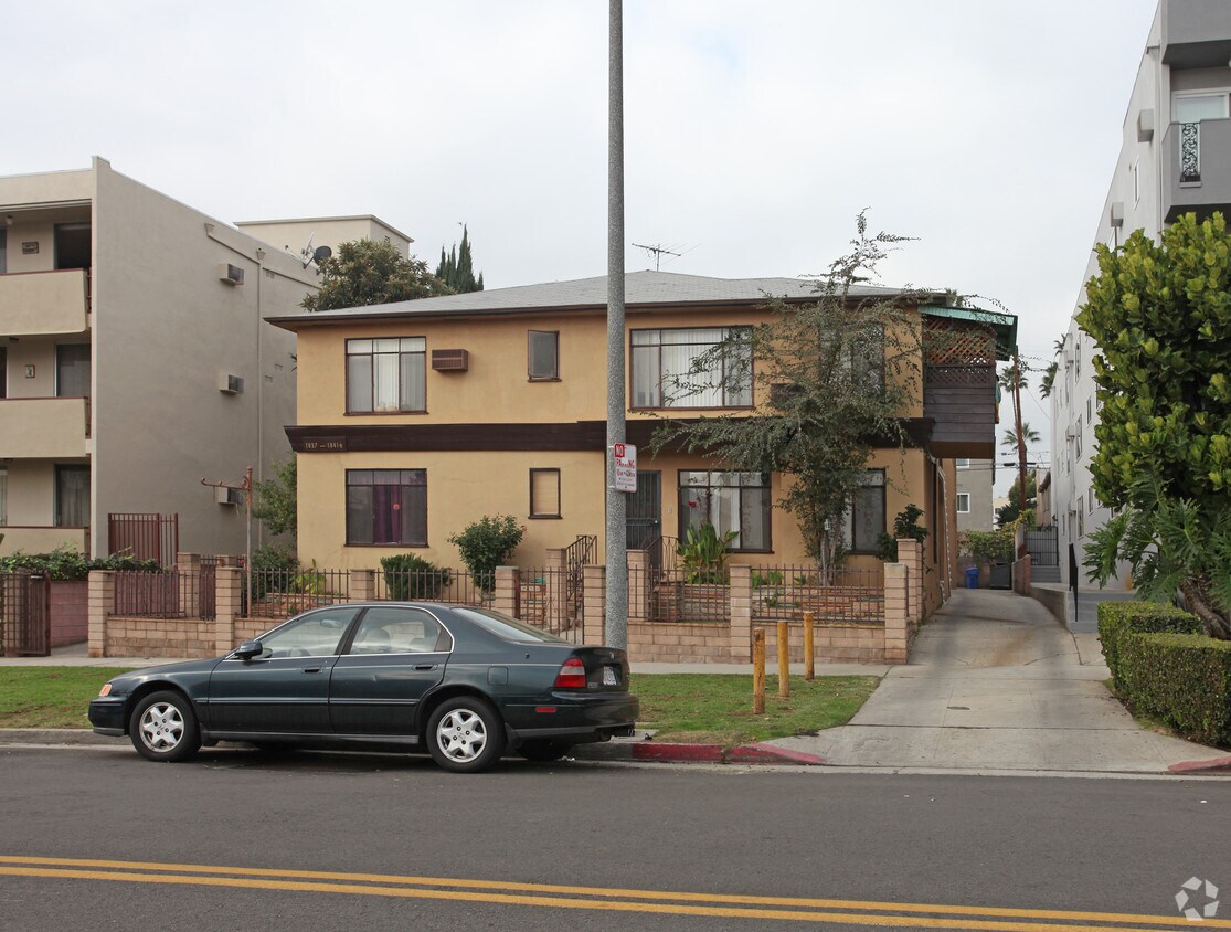 Primary Photo - 1837 Winona Blvd