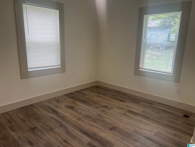 Foto del edificio - 3733 Maple Ave SW