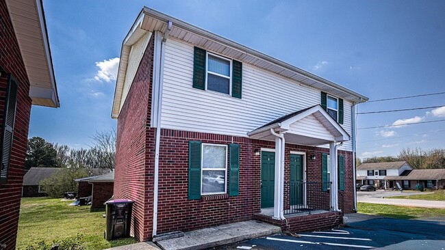 Building Photo - 815 Golf View Pl