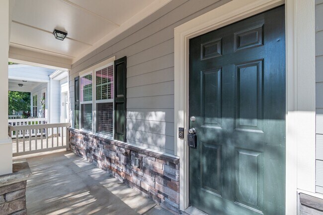 Foto del edificio - Freshly Renovated 4-Bedroom Home with Mode...
