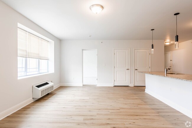 Interior Photo - 120 Halsted Street