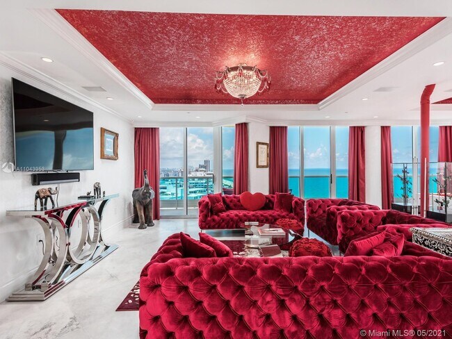 Building Photo - 5025 Collins Ave