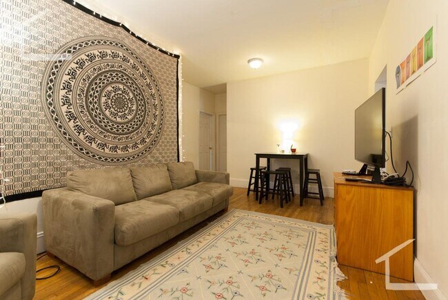 Foto del edificio - Brookline 4 BR 1 Bath Apartment - 9/1/26 (H&HW included) NO BROKER FEE