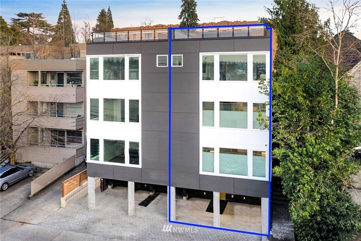 Primary Photo - 2Bd/2Ba Seattle Townhouse